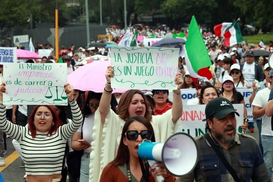 También participaron estudiantes de las universidades Iberoamericana y Pedagógica Nacional y el ITAM, entre otras.