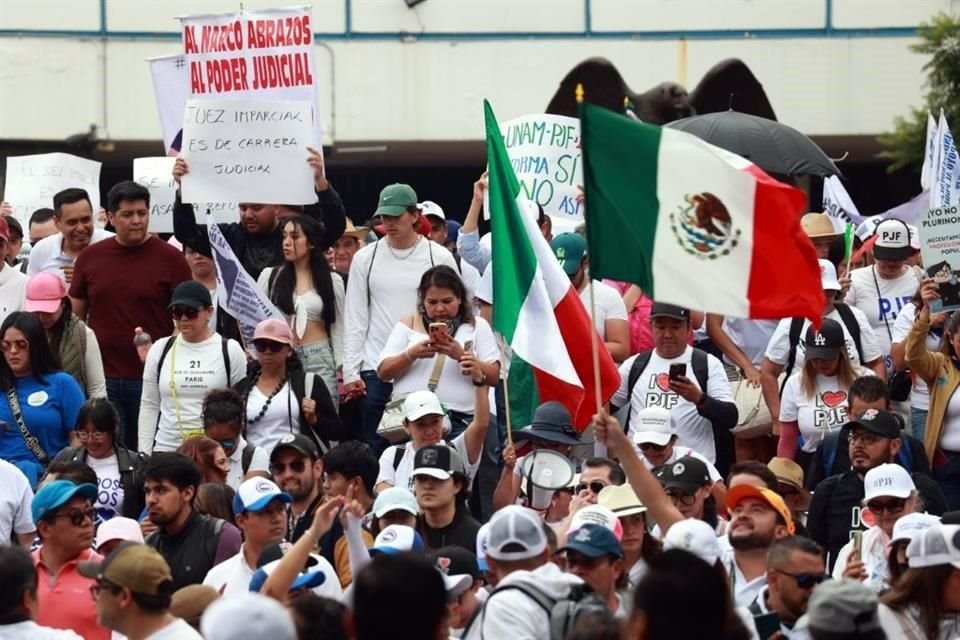 Los estudiantes de Derecho consideran que la reforma amenaza todo el esfuerzo invertido en su formación académica y su futuro como profesionales.