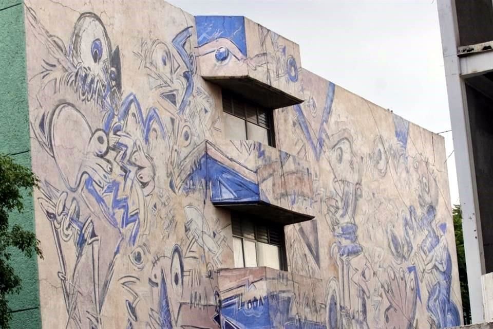 Pintado en 1988 por el artista Javier Vázquez Estupiñán, conocido como Jazzamoart, el mural jamás ha sido objeto de una intervención para devolverlo a su estado original y reintegrarle su color.