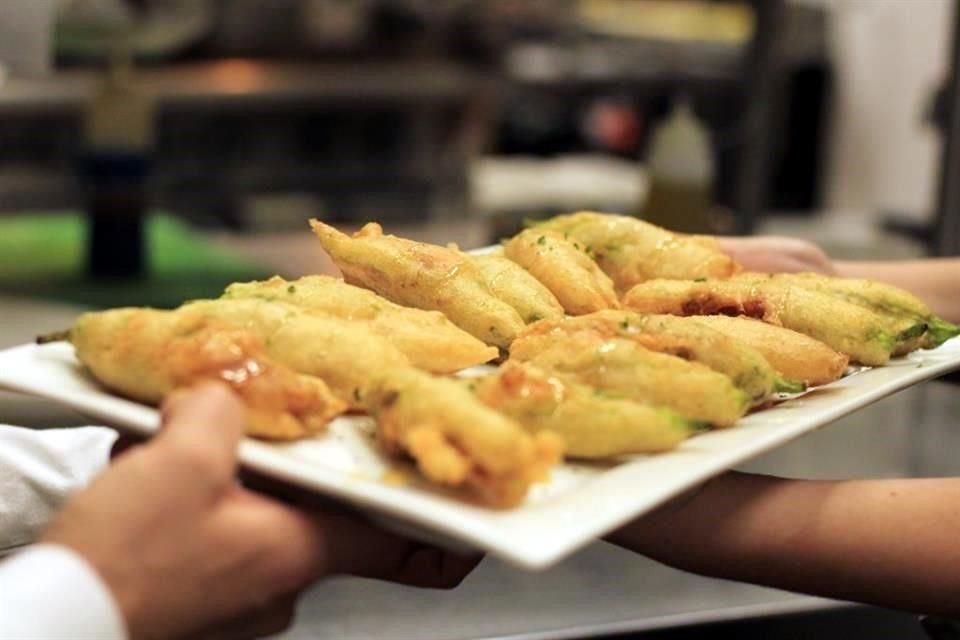 La Zona Expo es espacio dedicado a la exploración y degustación de la gastronomía de diversos estados y países.