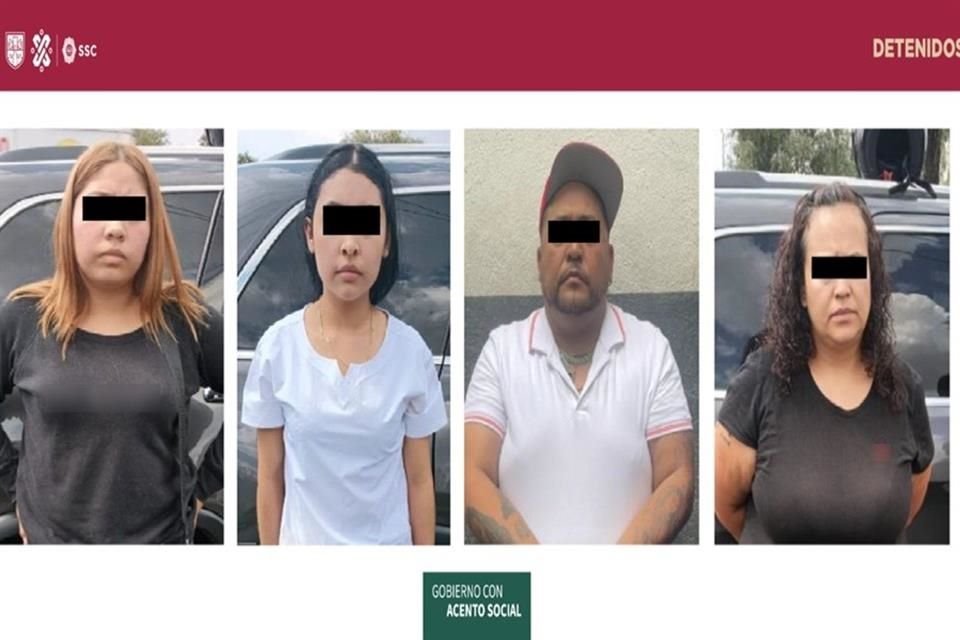 Policías detuvieron a tres mujeres y un hombre que cargaban en la cajuela de un automóvil paquetes rectangulares con hierba similar a la mariguana.