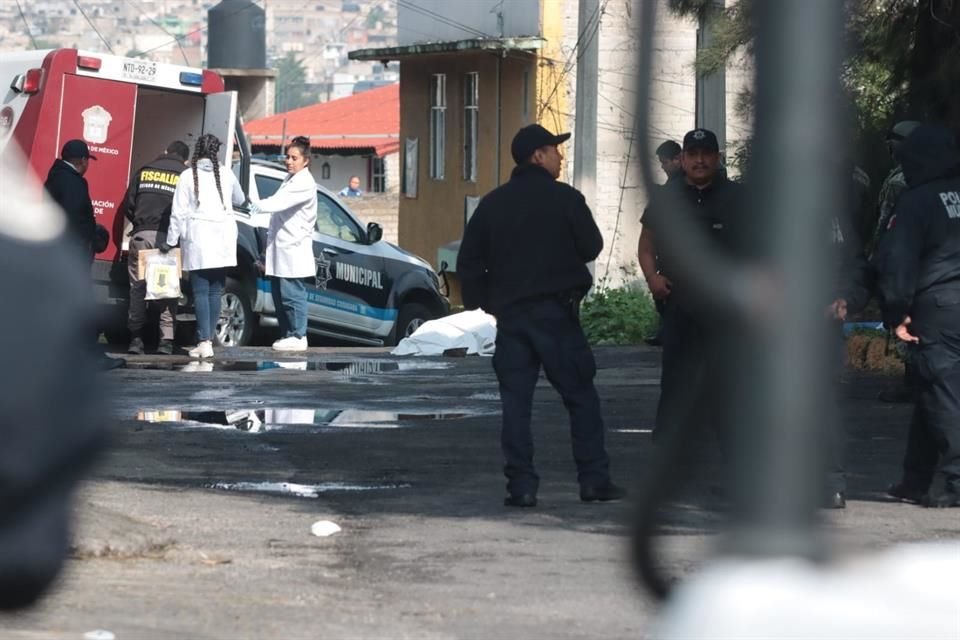 La víctima, de entre 35 y 40 años, fue arrojada sobre Calle Abasolo y vecinos la observaron antes de las 6:00 horas.