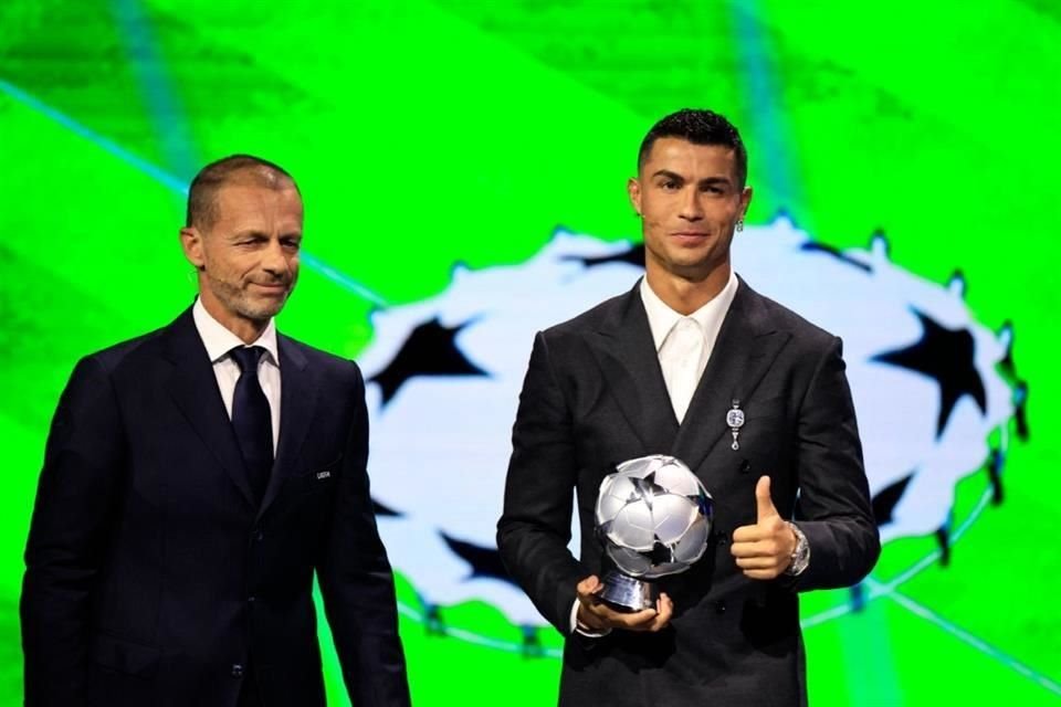 Cristiano Ronaldo recibió el All-Time Goalscorer Award.