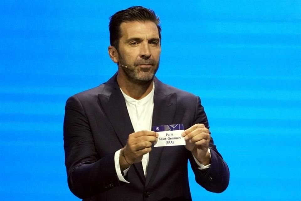 Gianluigi Buffon estuvo presente en el sortero.