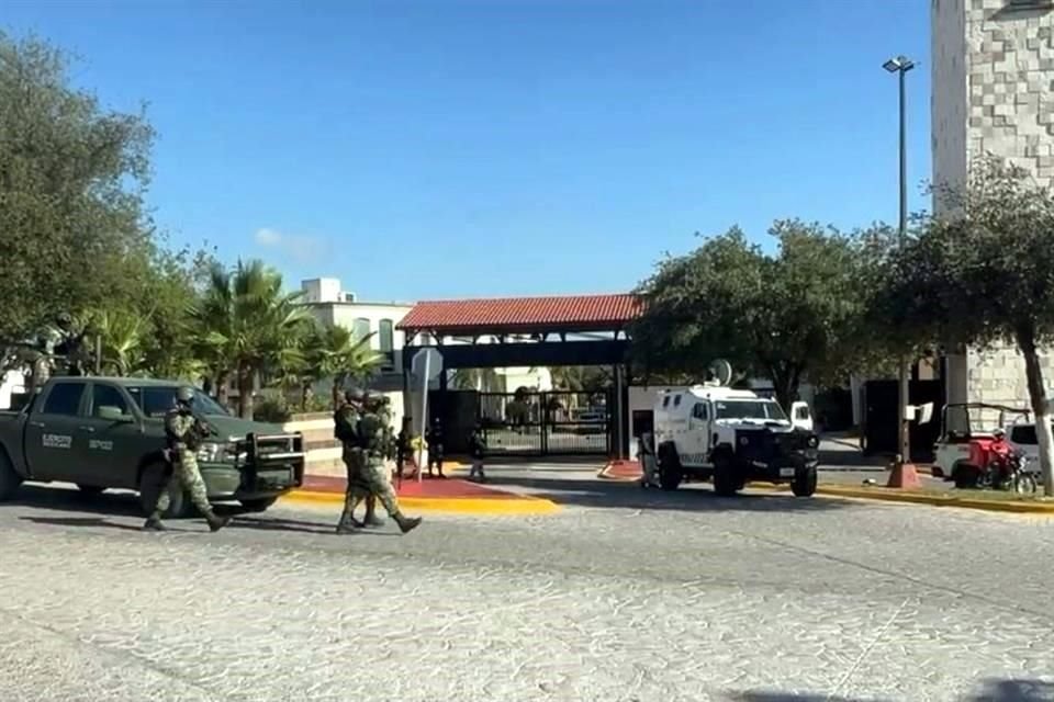 Elementos federales y militares impidieron salir o ingresar a habitantes del fraccionamiento sin previo interrogatorio y revisión exhaustiva.