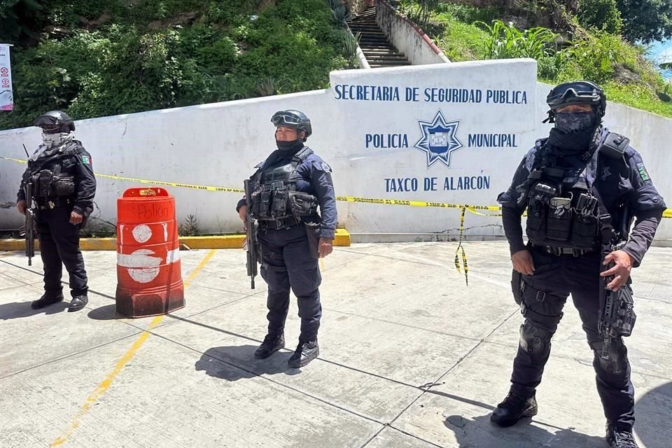 La SSP de Taxco es resguardada por policías estatales.