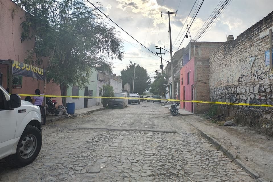 Un adolescente de 16 años fue asesinado a balazos en la vía pública en la Colonia Micaelita, en Tlaquepaque.