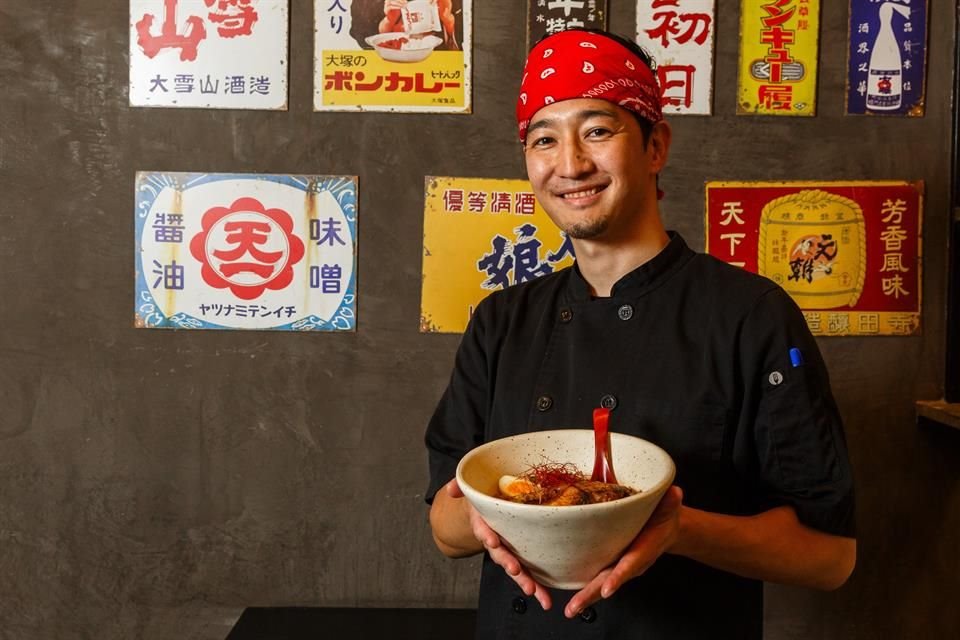 El chef japonés Yuta Onodera promueve la cultura del ramen en Guadalajara desde su restaurante Ebisumaru.