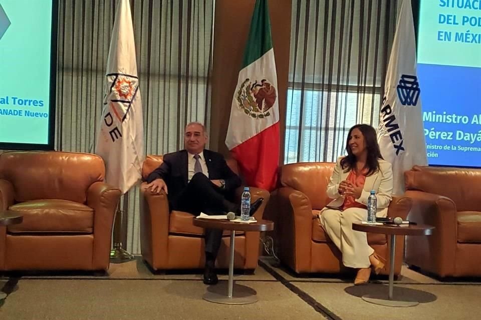 Alberto Pérez Dayán, Ministro de la Suprema Corte de Justicia de la Nación y Tere Villarreal Torres, consejera de Coparmex y vicepresidenta de Anade Nuevo León.