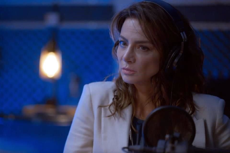 Protagoniza Silvia Navarro la serie dramática 'Juegos Interrumpidos', de ViX, que aborda el tráfico de personas y el sueño americano.