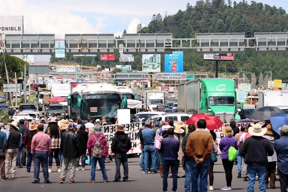 El bloqueo se registra en dirección a la CDMX.