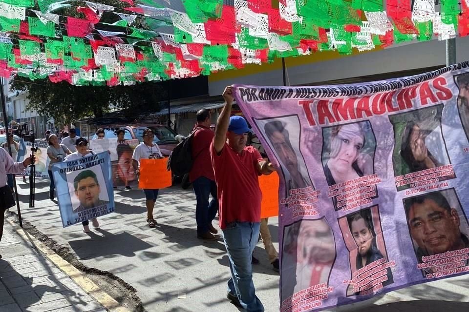 Decenas de familiares de desaparecidos marcharon por calles de Ciudad Victoria.