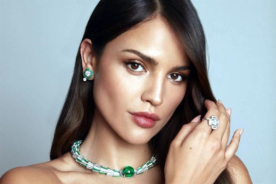 La actriz mexicana Eiza González se convierte en la primera embajadora latina en representar la firma italiana de joyas Bvlgari.