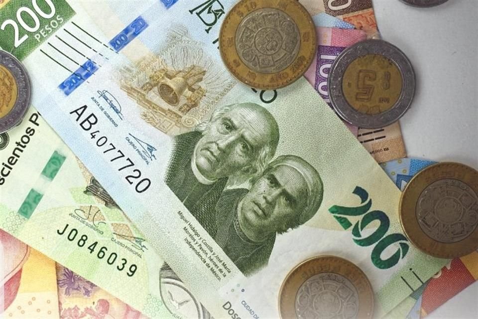 El peso alcanzó un nuevo precio mínimo en el año.