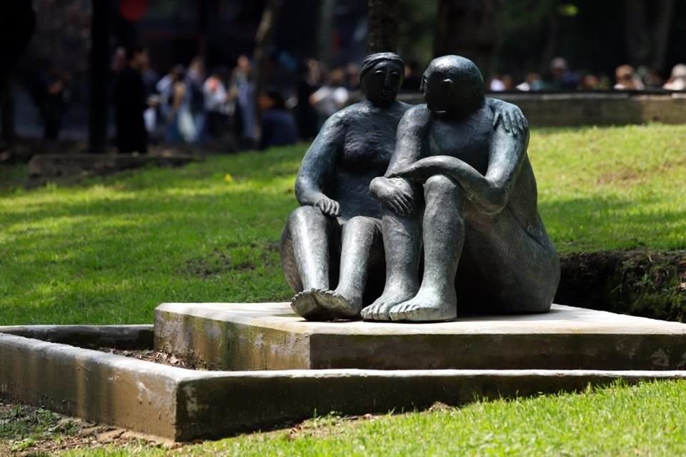 'Pareja', de Joy Laville, también ya habita el jardín.