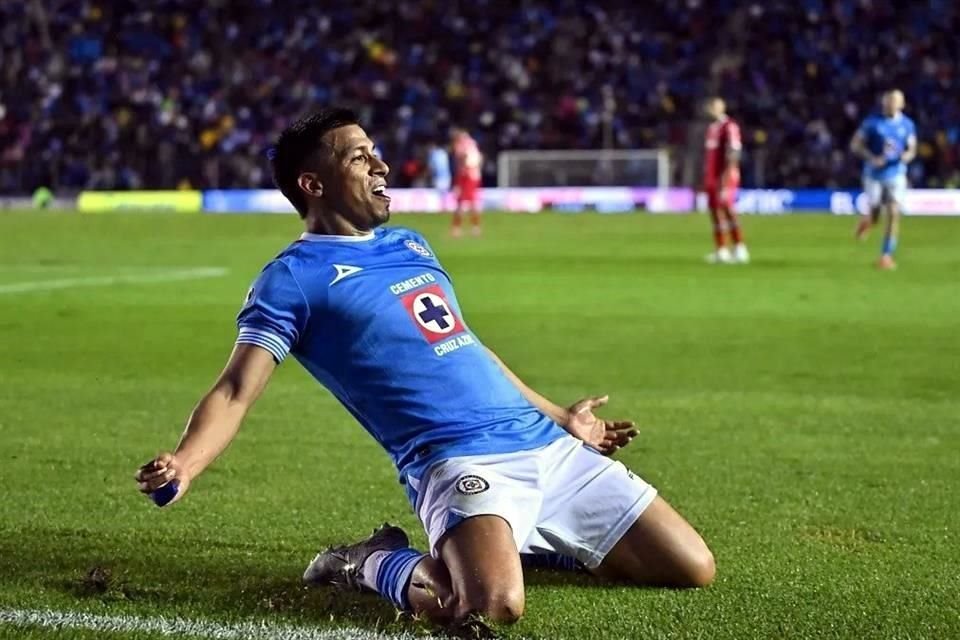 Cruz Azul llega como líder invicto y amplio favorito de cara al Clásico Joven ante el América.