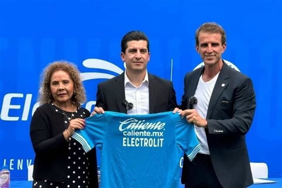 Cruz Azul selló una alianza comercial con Electrolit, que será el proveedor de la hidratación del equipo cementero.