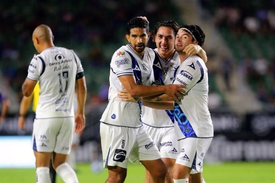 Diego de Buen marcó el empate para el Puebla en Mazatlán y pese a quedar con 10 hombres todo el segundo tiempo, los enfranjados lograron sacar un punto.