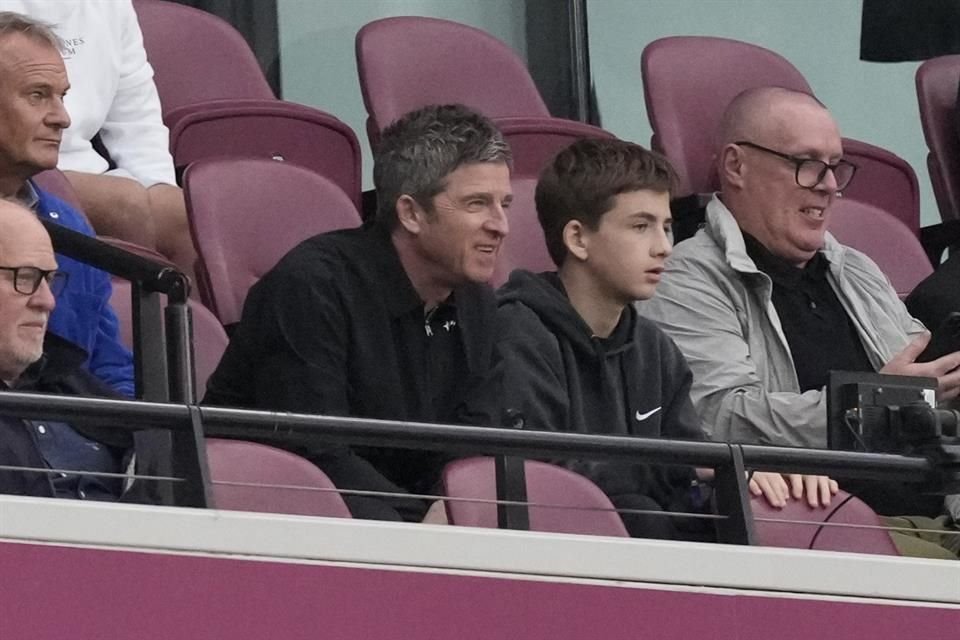 Noel Gallagher estuvo presente para ver el triunfo de su equipo.