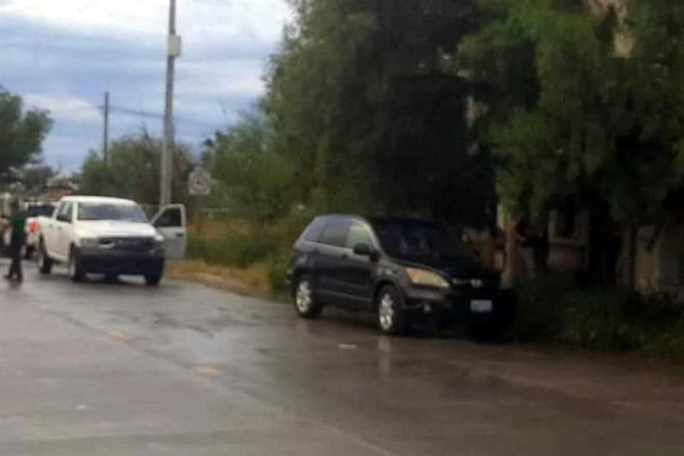 El cuerpo de Maldonado quedó al interior de una camioneta azul Honda CRV sobre las calles del Parque Polvo Enamorado del Fraccionamiento Campestre.