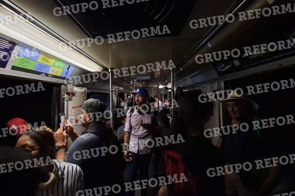 El Sistema de Transporte informó que apoyan el traslado de usuarios de la estación Zapata a Universidad por ambos sentidos.