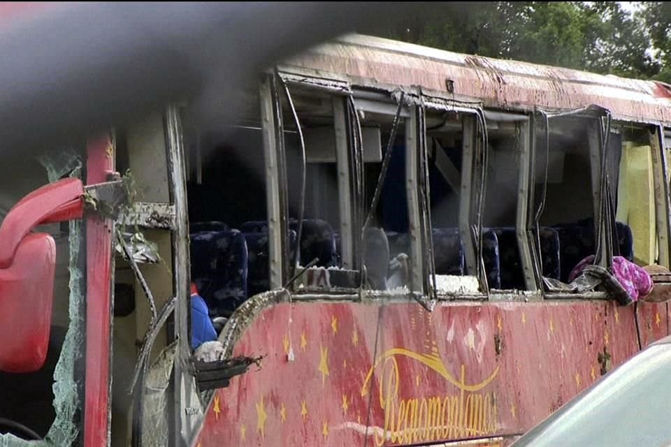 Siete personas murieron y decenas más resultaron heridas en Misisipi cuando un autobús, de una empresa mexicana, volcó en la carretera.