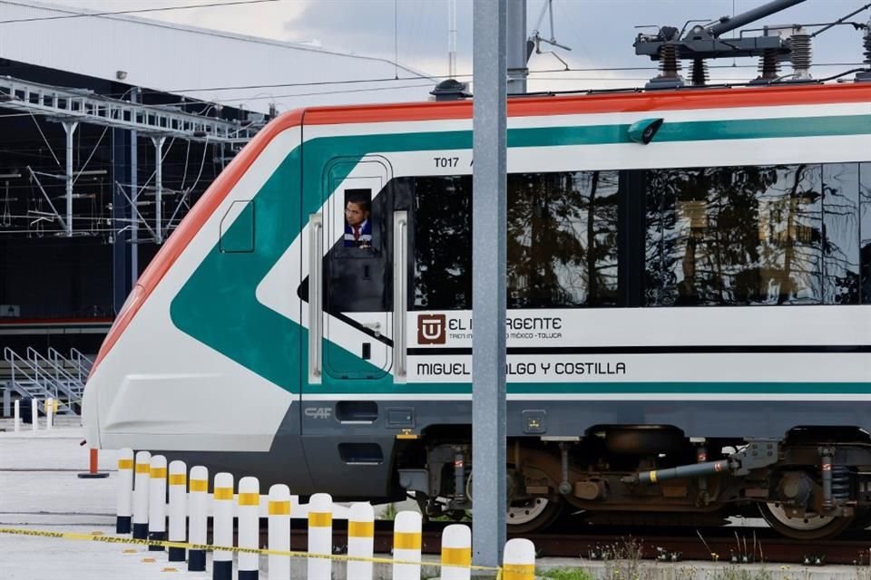 'El servicio se encuentra suspendido en Estación Santa Fe hasta nuevo aviso', publicó el Tren Insurgente a las 15:30 horas en su cuenta de la red X. 