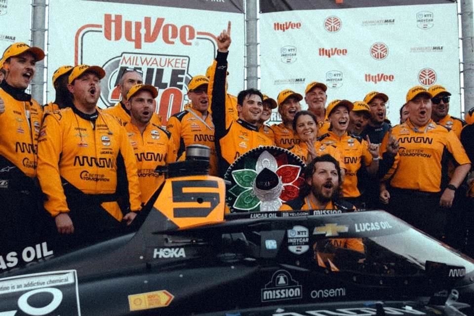 Pato y su equipo celebraron el triunfo.