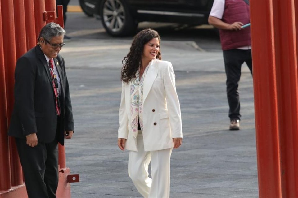 Llega la Secretaria de Gobernación Luisa María Alcalde a la Cámara de Diputados.