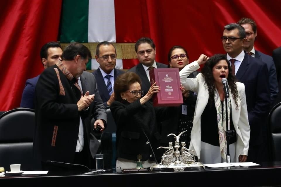 La Secretaria de Gobernación, Luisa María Alcalde, durante la entrega del último informe de AMLO en San Lázaro.