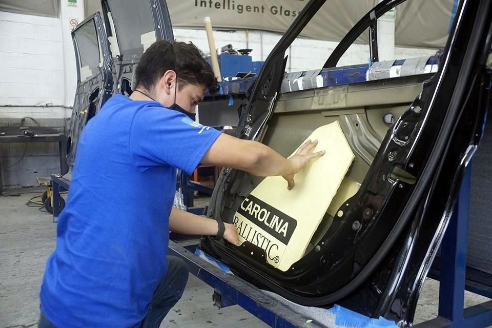 Para los autos eléctricos se ofrece el blindaje nivel tres, que permite colocar placas balísticas y acero en marcos.