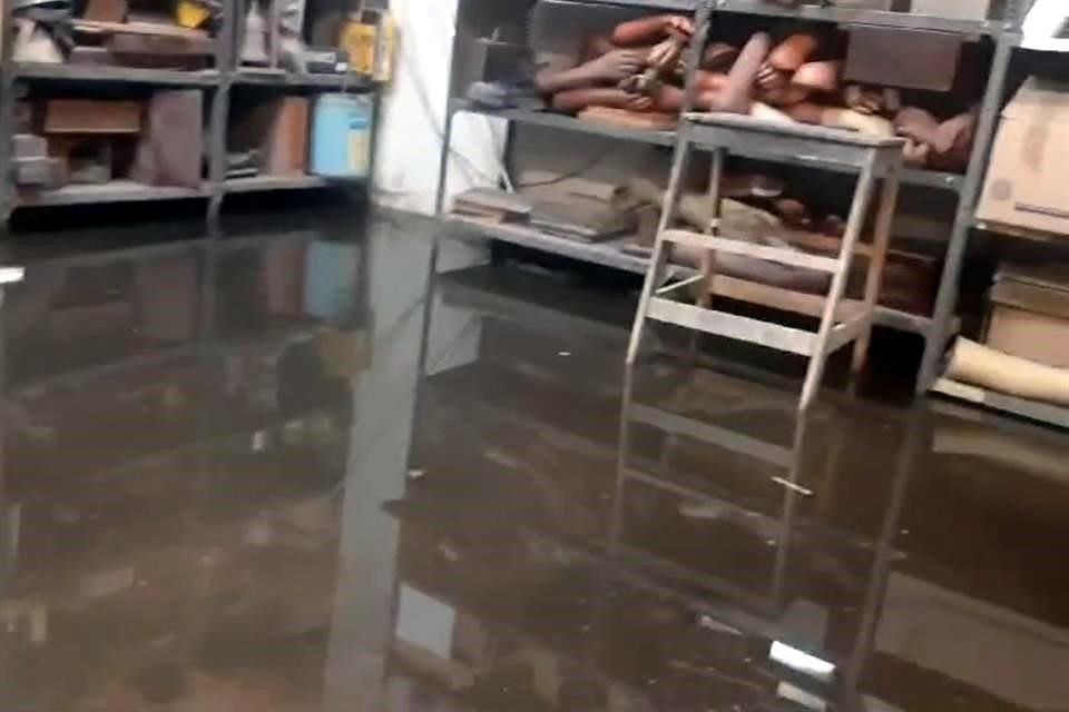 El 17 de agosto, la lluvia inundó la Subdirección de Museografía del Museo de Antropología.