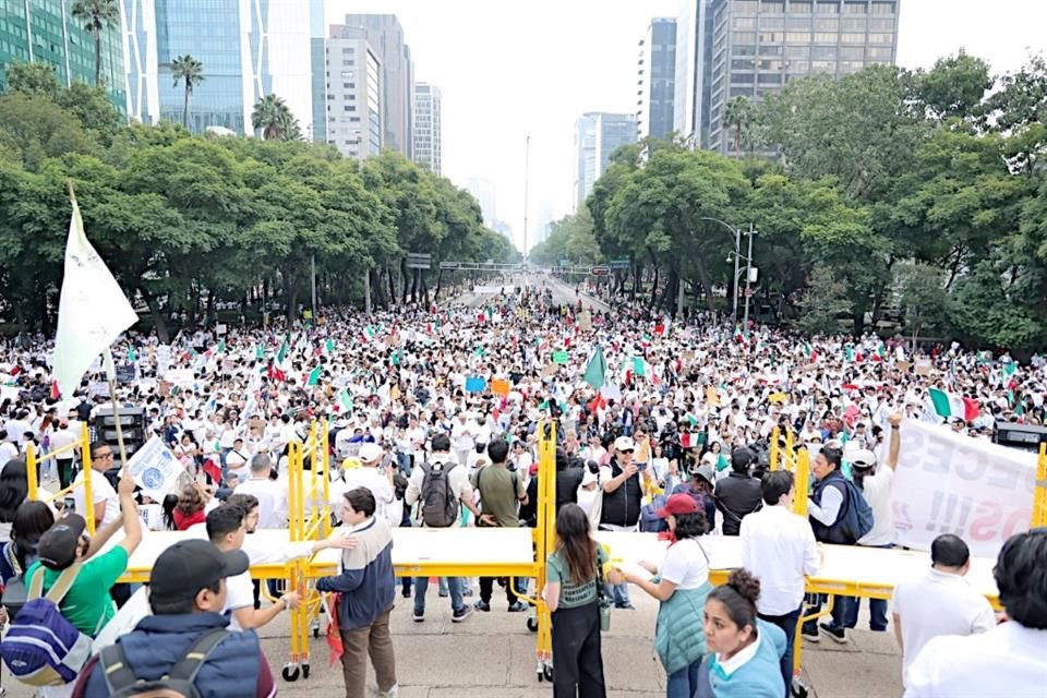 Estudiantes de derecho de algunas universidades, así como miembros de Oposición, se manifestaron ayer en contra de la reforma judicial.