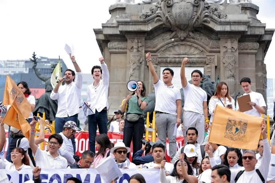 La movilización estudiantil contra la reforma judicial arrancó ayer desde el Ángel de la Independencia.