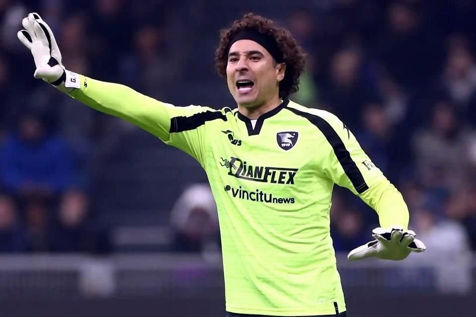 Guillermo Ochoa tiene 120 días sin jugar luego de su salida del Salernitana y podría firmar con el AVS de Portugal para seguir activo en Europa.