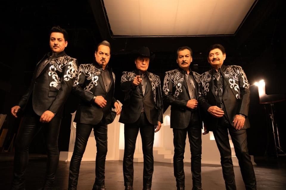 Los Tigres del Norte defendieron su legado musical y trayectoria ante nuevos talentos del regional mexicano y corridos tumbados.