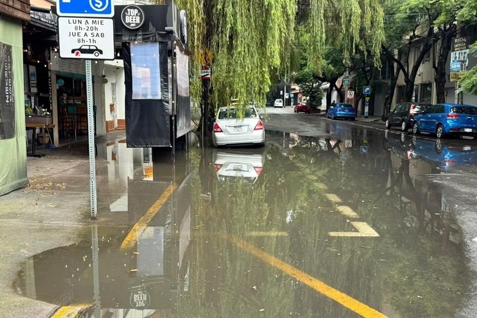 En la Condesa se registran encharcamientos.