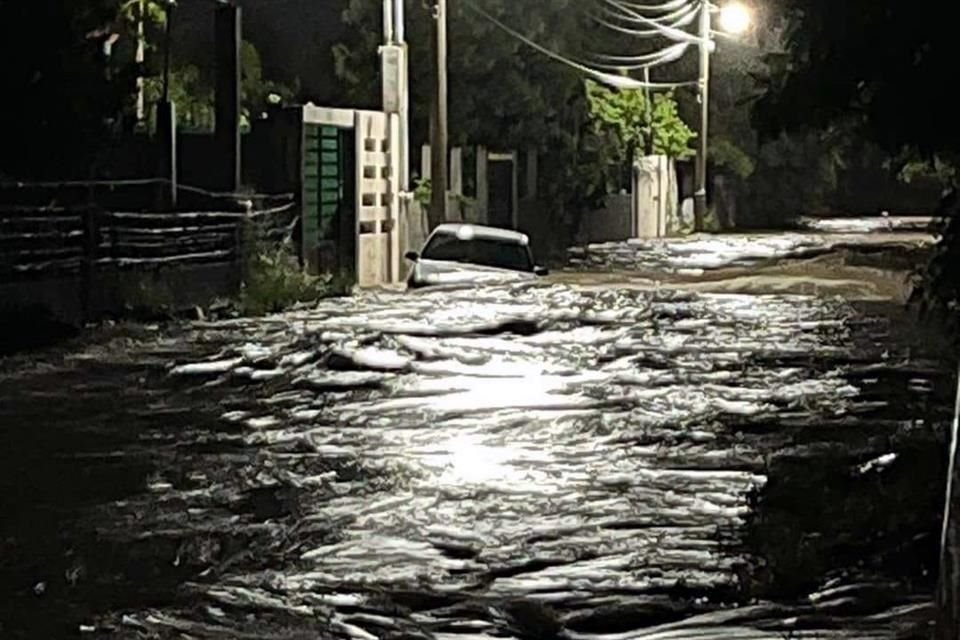 Distintas zonas de la ciudad volvieron a quedar inundadas a consecuencia de las intensas lluvias.