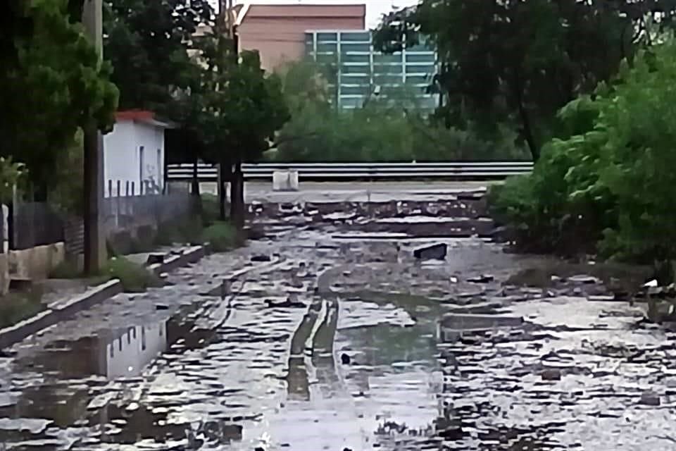 Inundaciones y encharcamientos se registraron en zonas del centro y periferia de Ciudad Victoria.