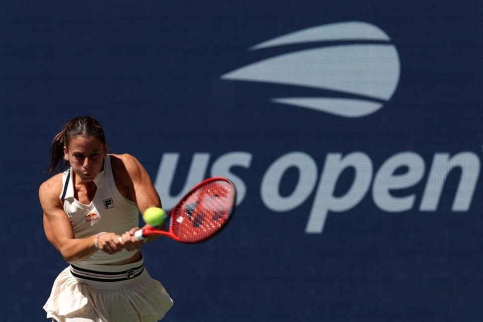 Emma Navarro avanzó por primera vez a una Semifinal de Grand Slam, tras derrotar 6-2 y 7-5 a Paula Badosa en Cuartos de US Open.