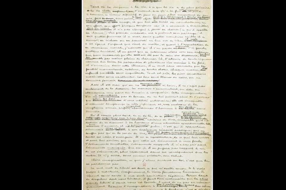 En la muestra se exhiben documentos, como el manuscrito original del 'Manifiesto surrealista' de André Breton.