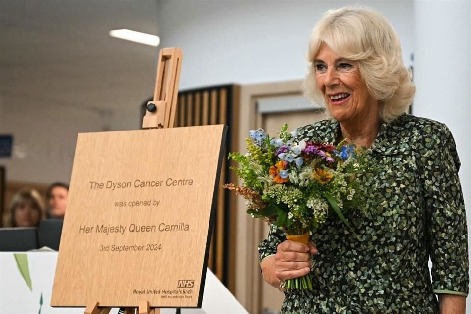 Camila visitó el Royal United Hospitals Bath para inaugurar el nuevo centro oncológico Dyson.