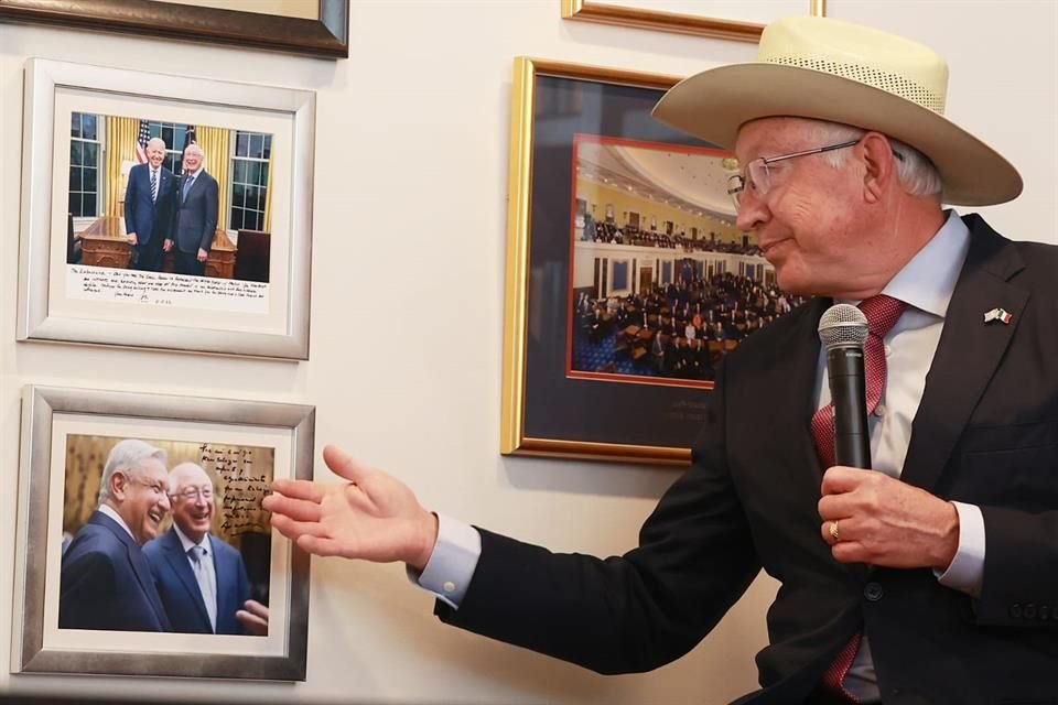 Ken Salazar, Embajador de EU en México, ofreció conferencia de prensa para cuestionar la reforma judicial, pese a que se le indicó que era un asunto de soberania nacional.