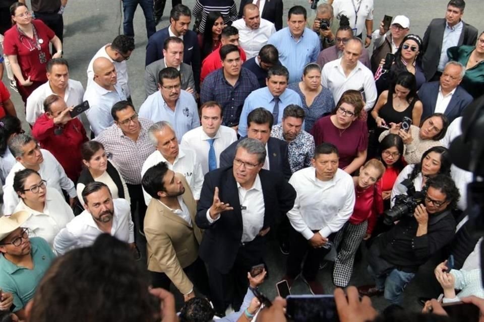 Tras reunión en Jucopo, el morenista Ricardo Monreal informó a la bancada los acuerdos para el debate y votación de la reforma judicial.