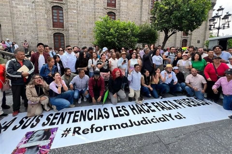 Estudiantes se movilizaron en estados a favor de que Morena y aliados reformen el Poder Judicial a través del Poder Ejecutivo.