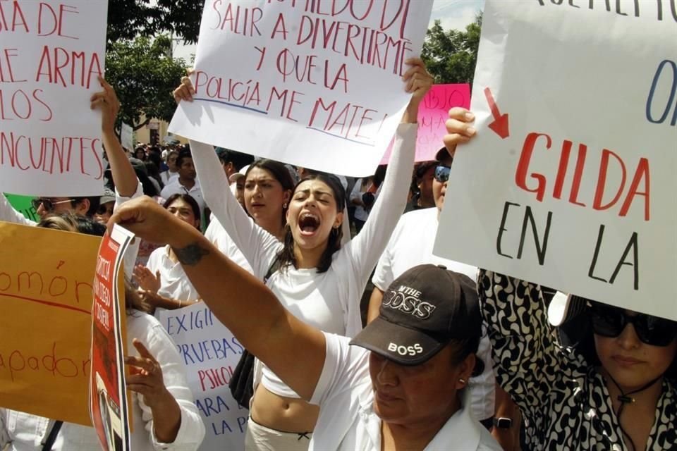 Con gritos de '¡Justicia para Diego!' familiares, amigos y compañeros del joven que falleció a los 22 años, salieron a las calles a exigir justicia.