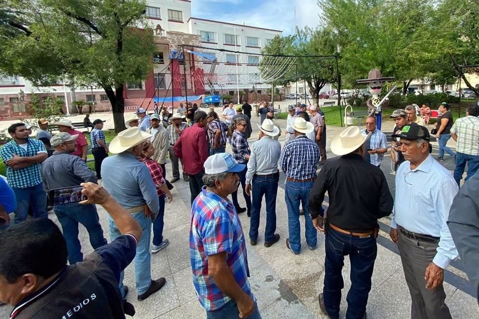 Los productores amenazaron con radicalizar las protestas y cerrar carreteras, edificios y puentes internacionales en Tamaulipas.