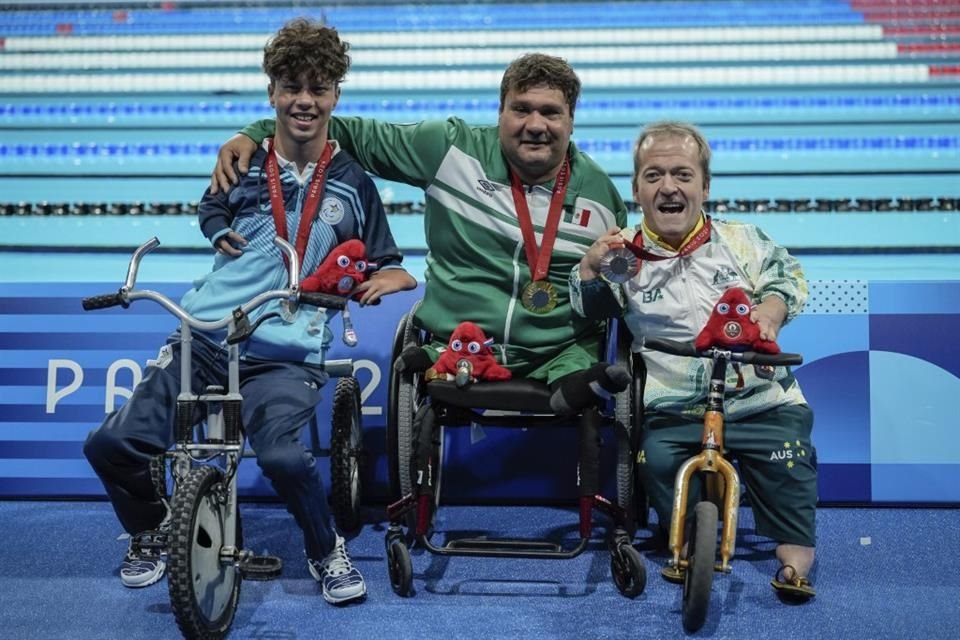 El nadador paralímpico Arnulfo Castorena le dio a México el segundo oro en París 2024, al ganar la prueba de 50 m de pecho SB2.