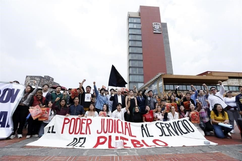 Los partidarios de la reforma al Poder Judicial convocaron a una movilización mañana a mediodía en la SCJN.