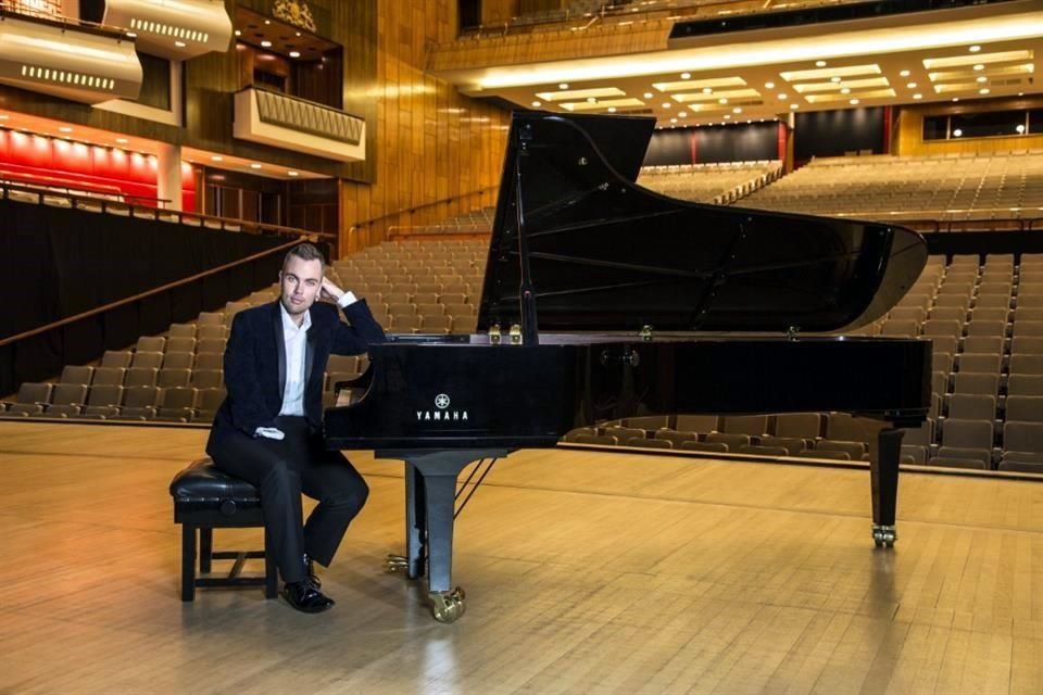 'He tenido esta discapacidad toda mi vida, lo cual está bien, pero te da esa pequeña capa extra de resiliencia', dice el pianista Nicholas McCarthy.